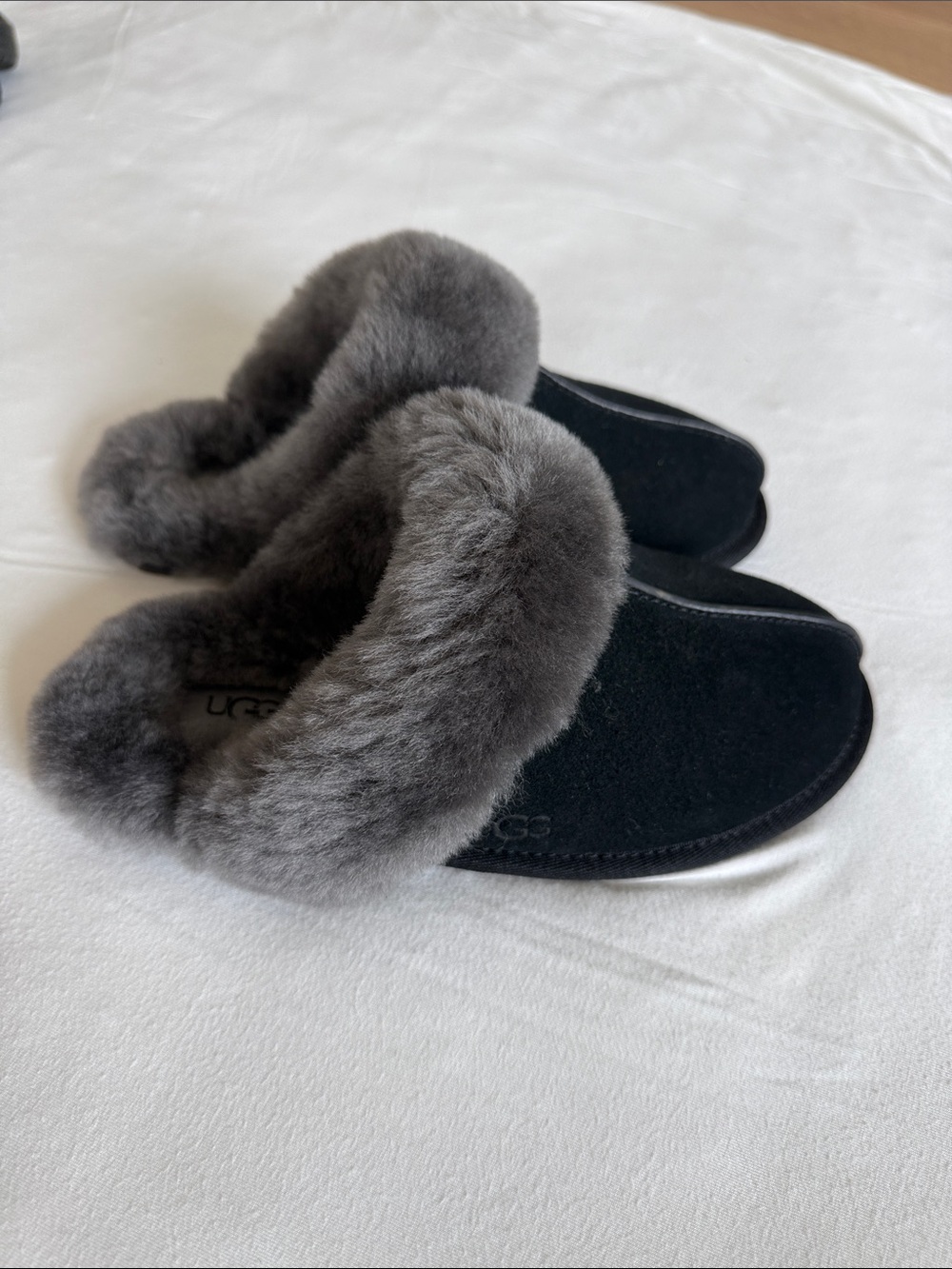 UGG BRAND NEW Women’s Scuffette || Suede Slippers Size US6